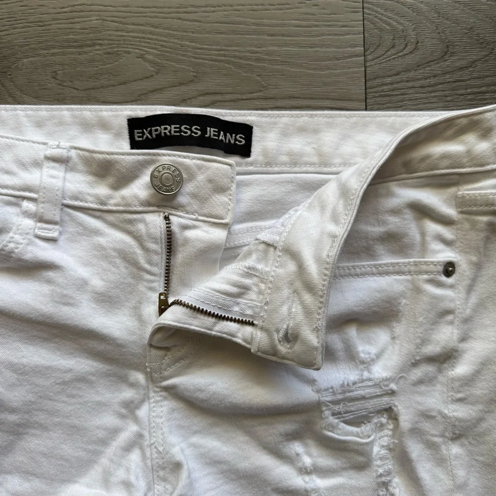 Express Low Rise Cut Off Denim Shorts - Picture 3 of 6